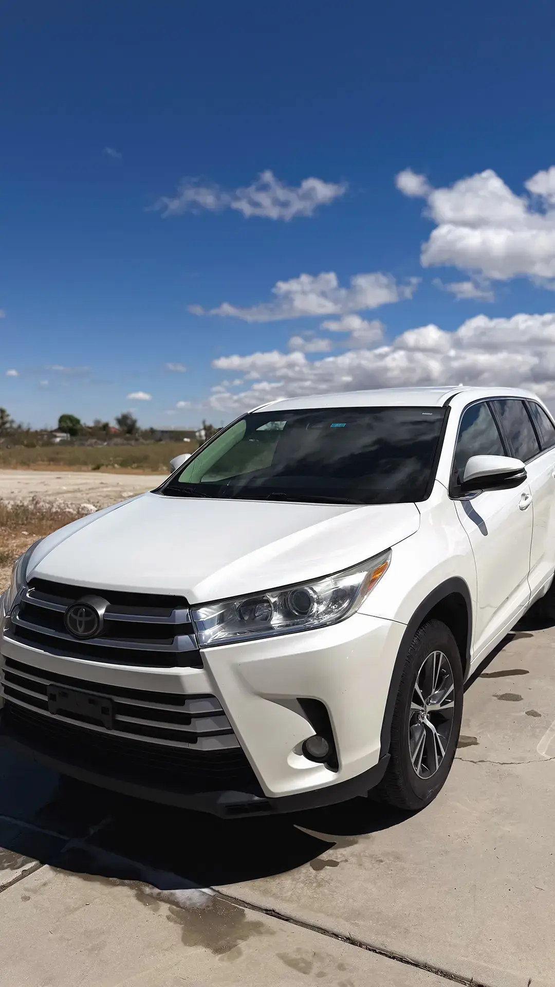 Toyota Highlander LE before and after a full exterior detail and decontamination